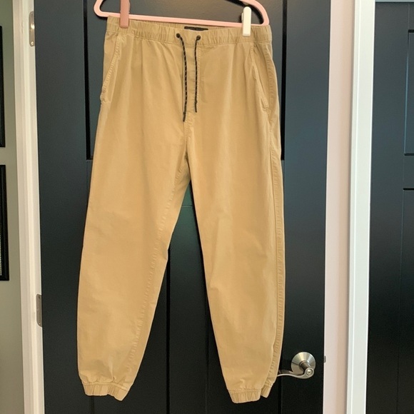 Men’s American Eagle Khaki Next Flex Jogger. Vintage Look and Feel. Size Medium - Picture 1 of 11